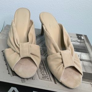 Aerosoles Heelrest Women's Faux Suede Strappy Sandal in Taupe. Women's Size 9